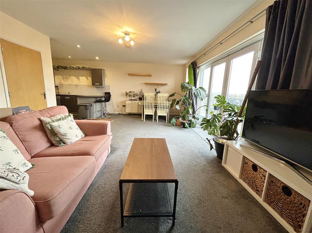 Property photo 3 of 9 Open Plan Area