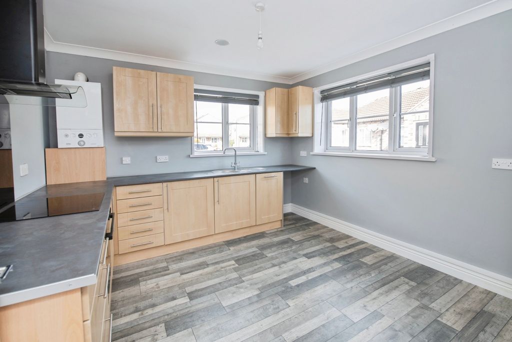 Property photo 3 of 36 3913343