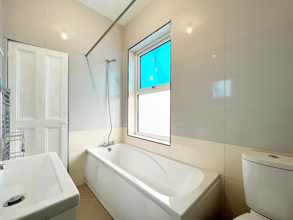Property photo 3 of 4 Bathroom