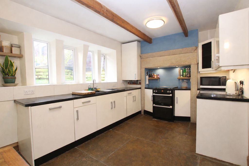 Property photo 2 of 34