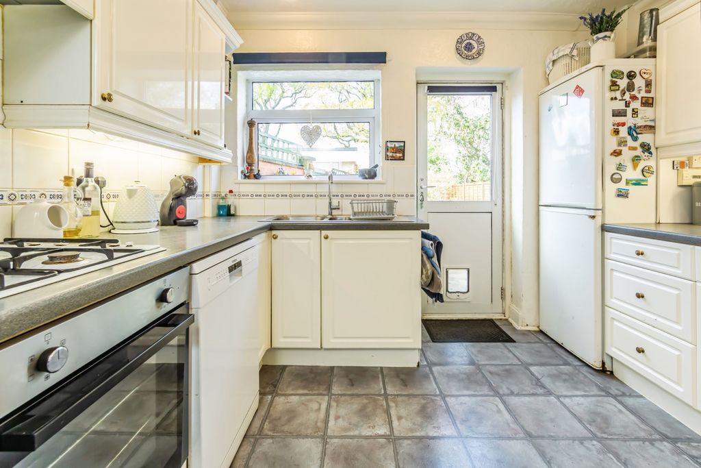 Property photo 2 of 17 Kitchen