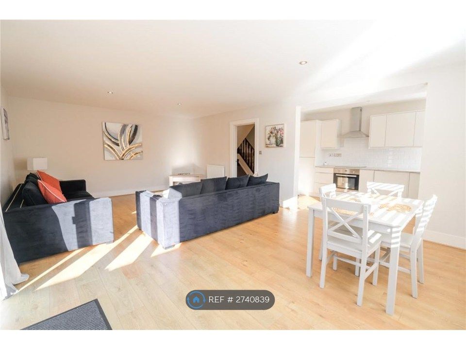 Property photo 3 of 7 Living/Dining Room