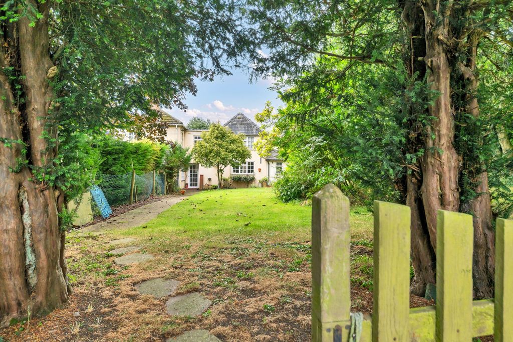 Property photo 2 of 30