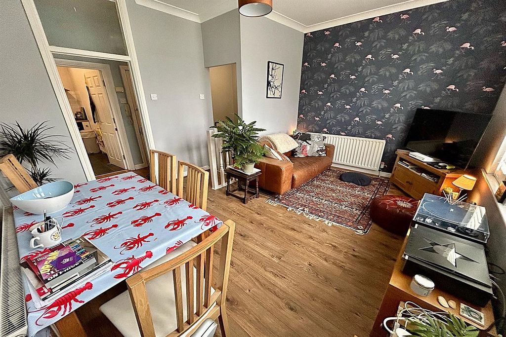 Property photo 3 of 11 Living Room