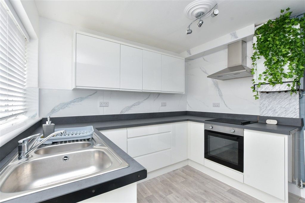 Property photo 2 of 10 Kitchen