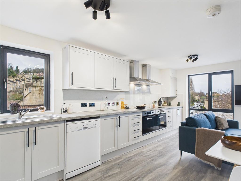 Property photo 3 of 23 Cam02131G0-Pr0143-Still018.Jpg