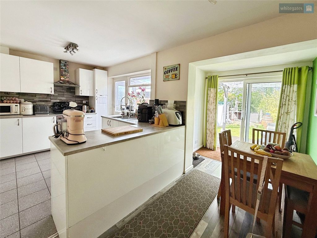 Property photo 3 of 13 Picture No. 10