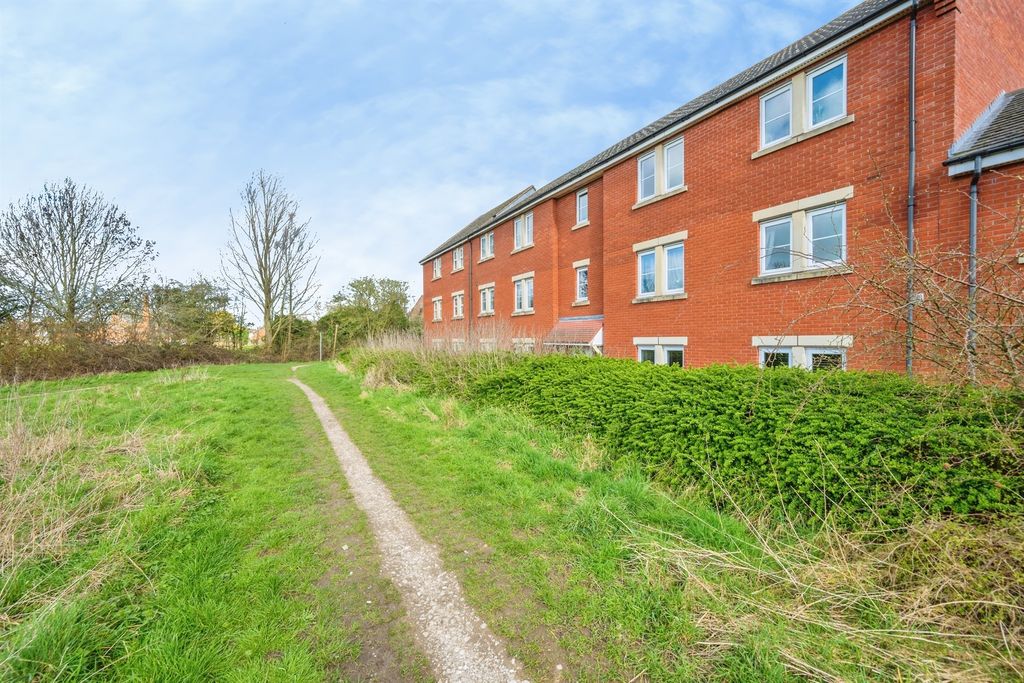 Property photo 2 of 17 External