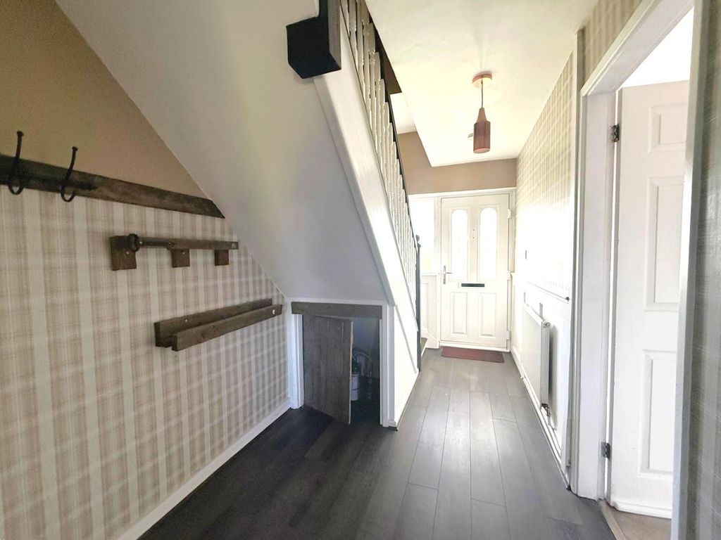Property photo 2 of 14 Entrance Hallway