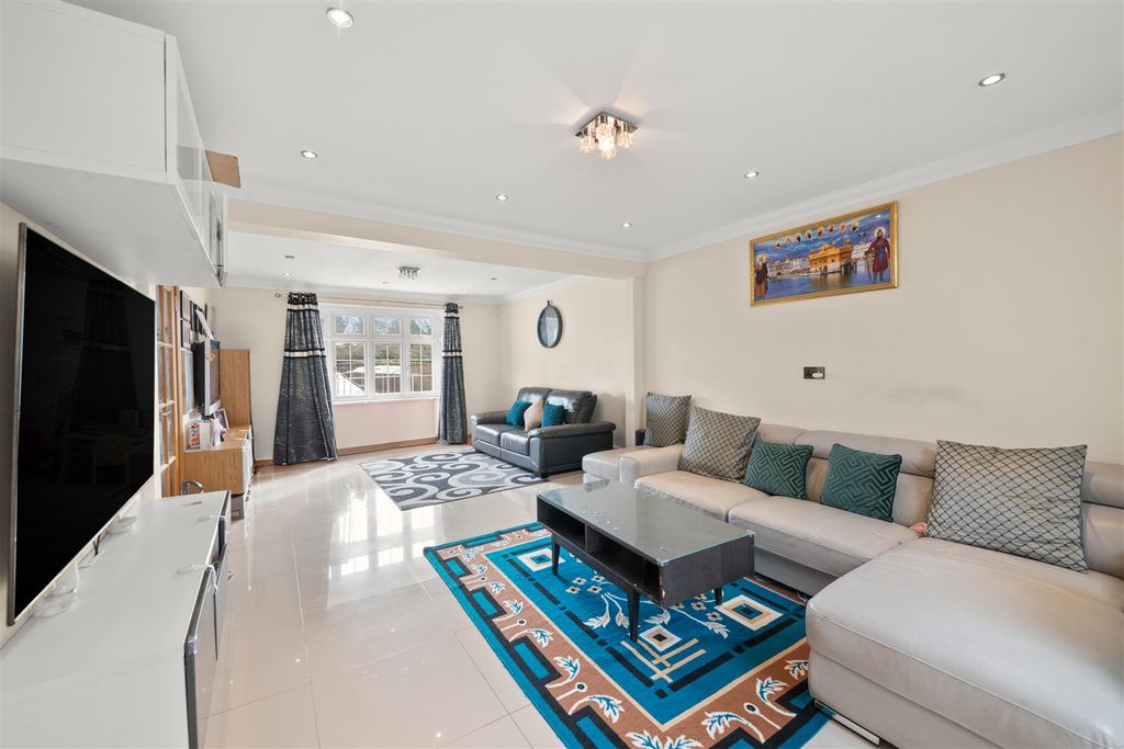 Property photo 2 of 20