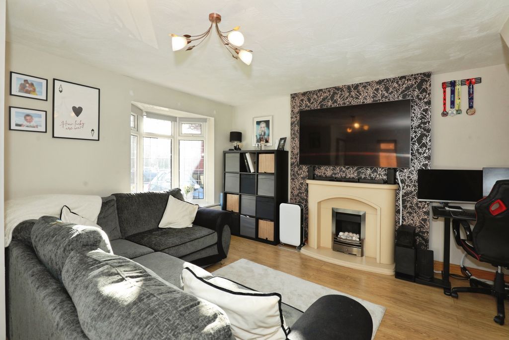 Property photo 2 of 21 Lounge