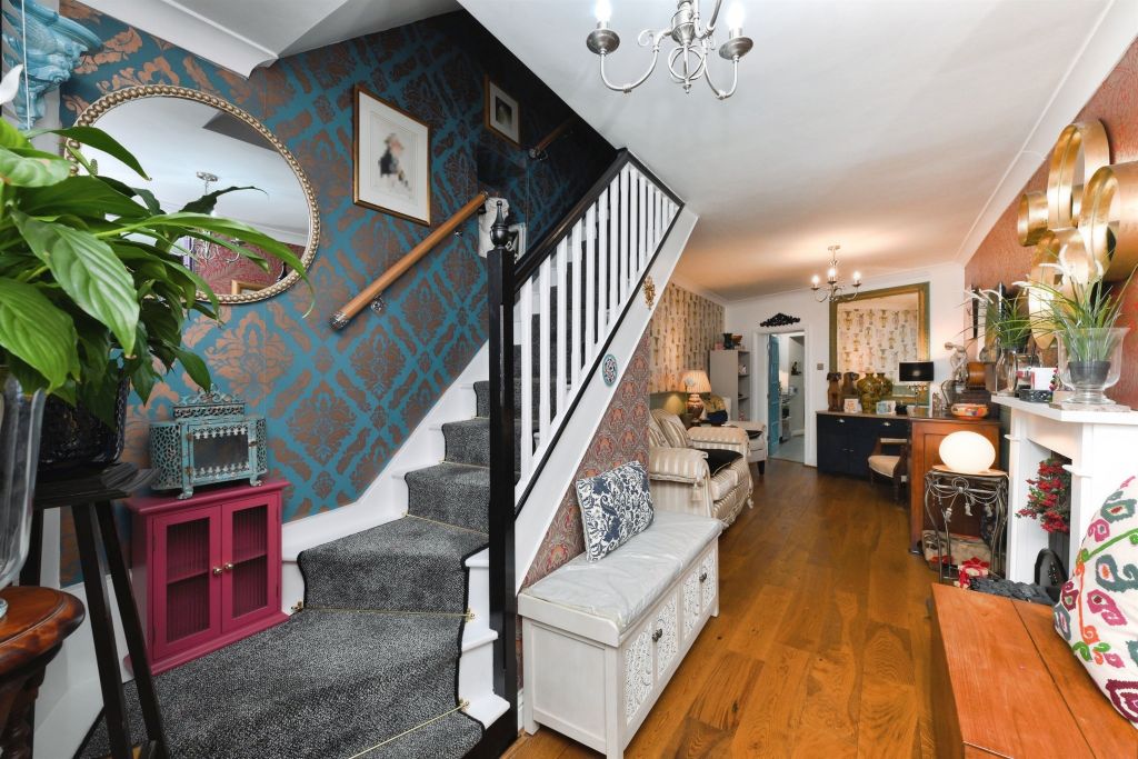 Property photo 2 of 20