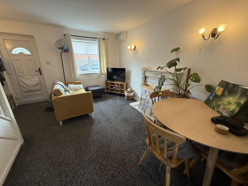 Property photo 2 of 8 Lounge