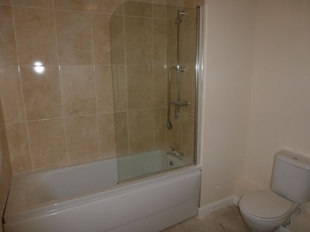 Property photo 2 of 3 En-Suite Bathroom