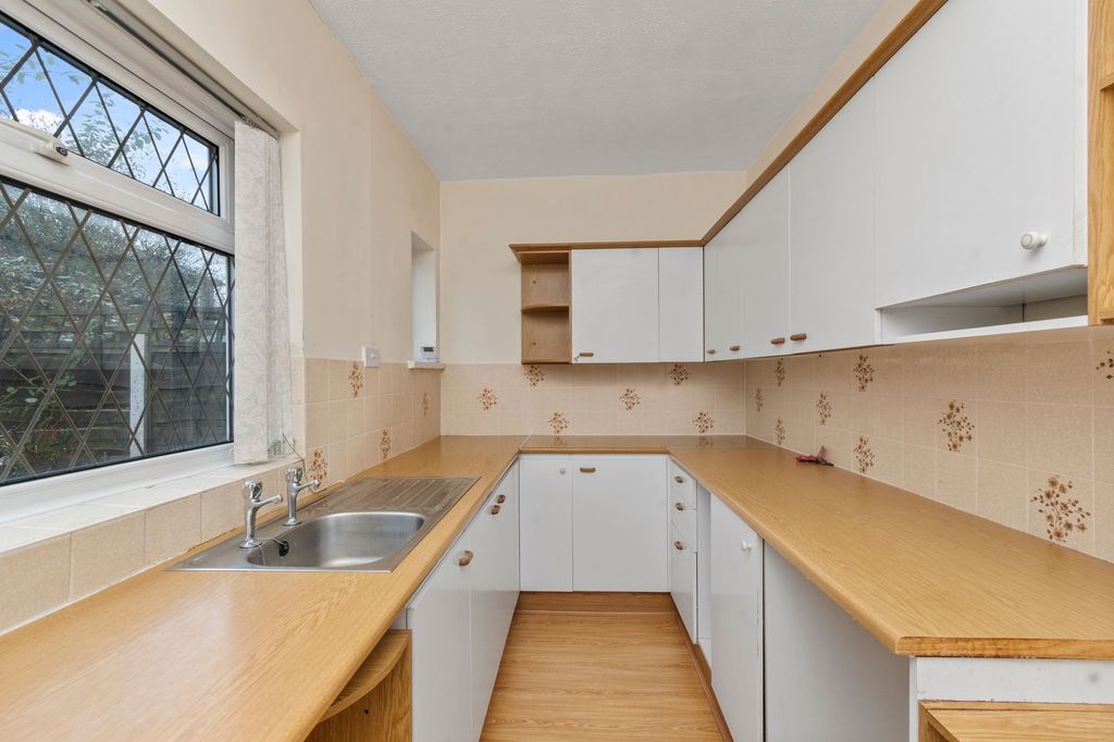 Property photo 3 of 28