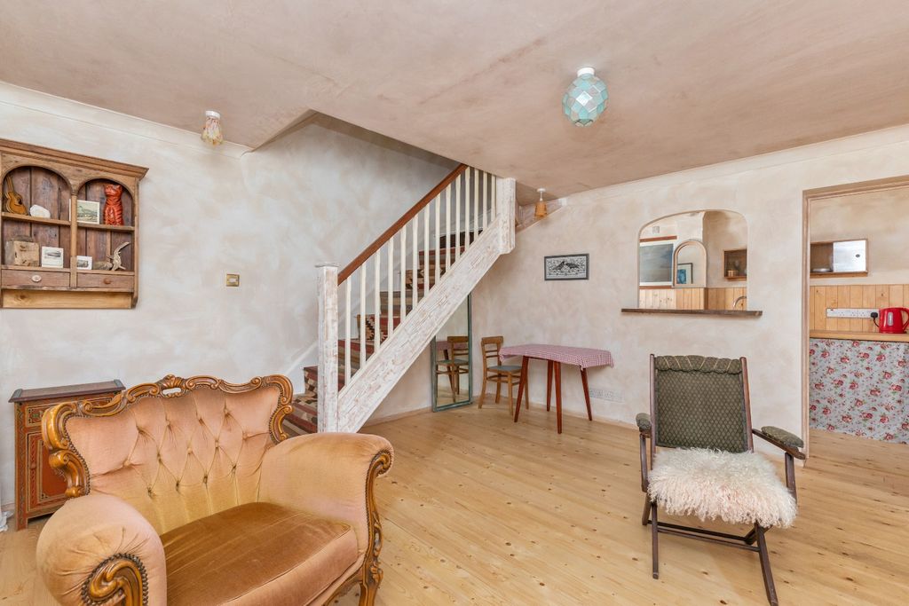 Property photo 2 of 14 4463452