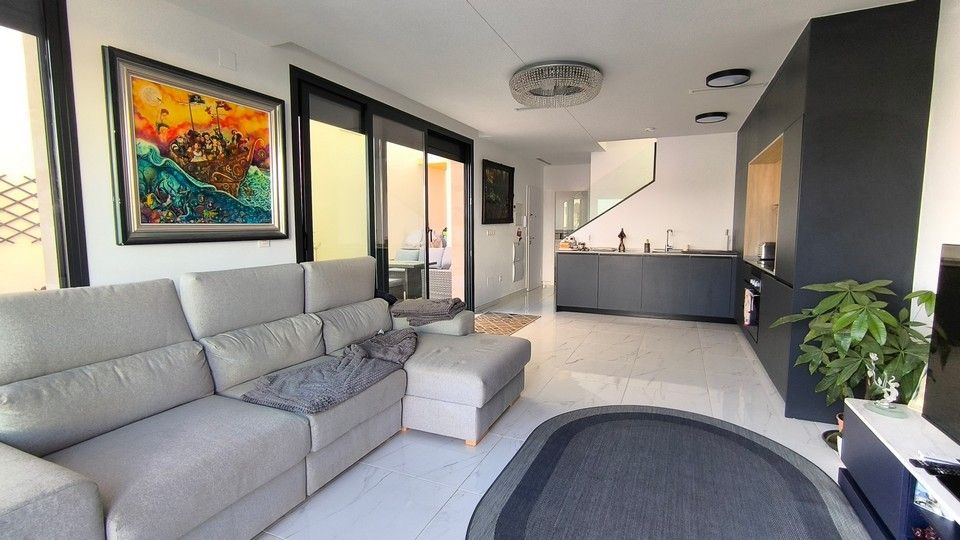 Property photo 3 of 27