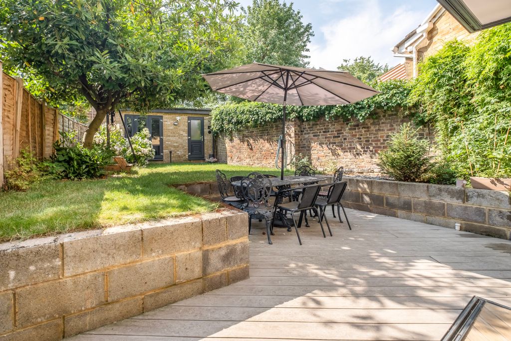 Property photo 3 of 17
