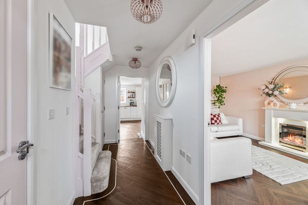 Property photo 2 of 19 Hallway