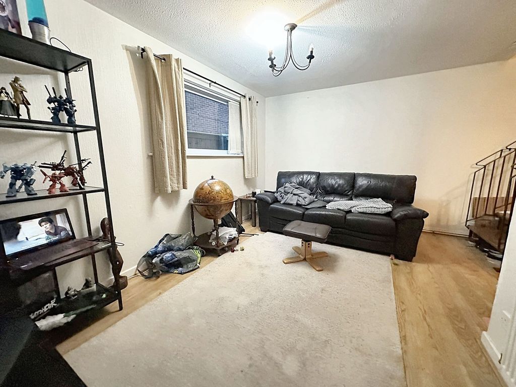 Property photo 2 of 7 Living Room