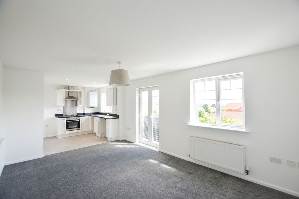 Property photo 1 of 10 Living Room/Kitchen