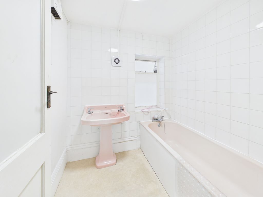 Property photo 3 of 4 Cam04938G0-Pr0496-Still003