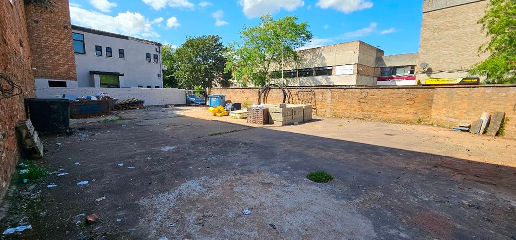 Property photo 1 of 2