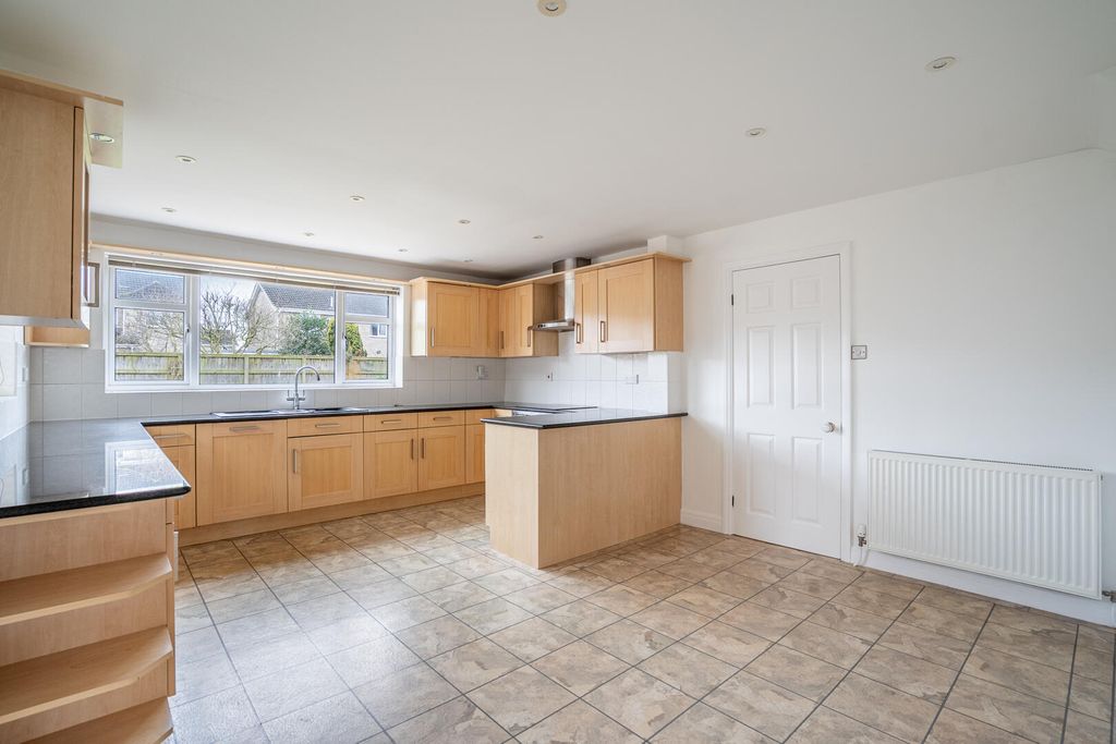 Property photo 2 of 24 Kitchen