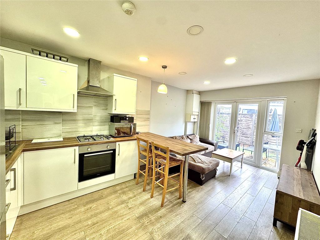 Property photo 3 of 11 Picture No. 32