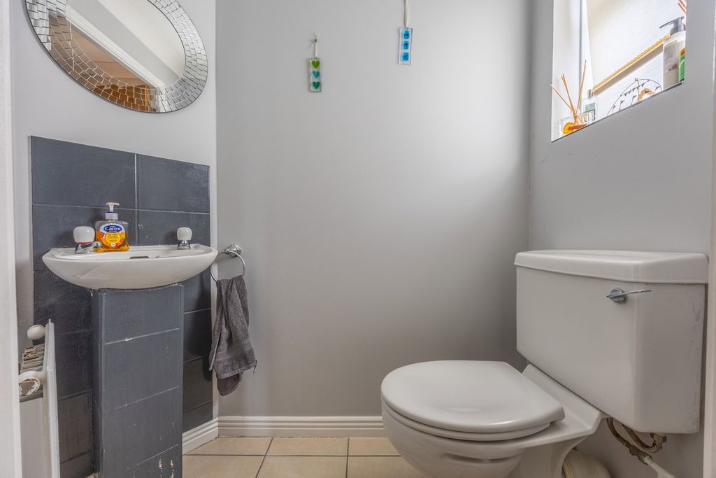 Property photo 3 of 42