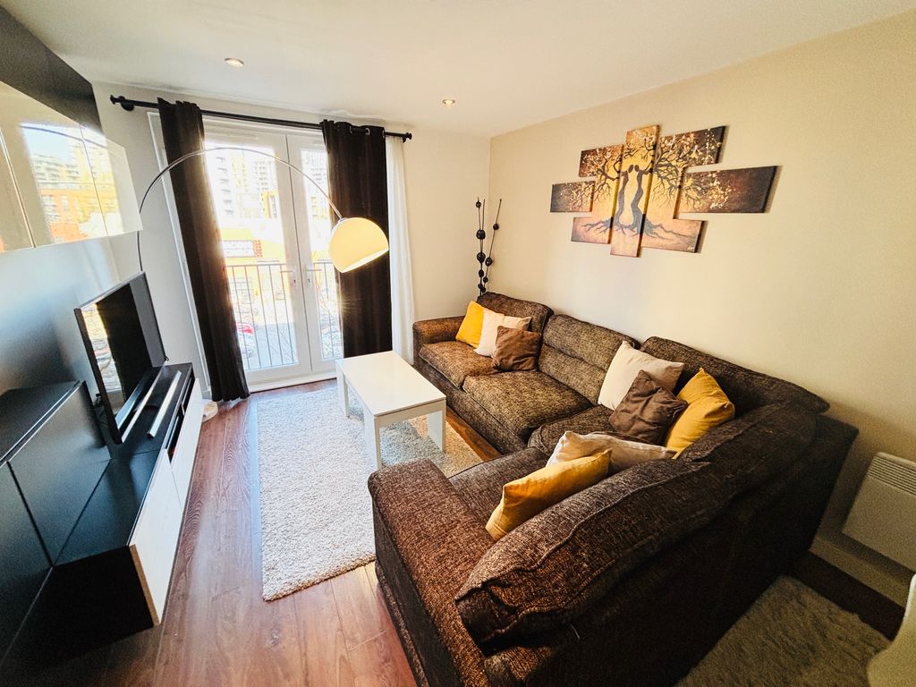 Property photo 1 of 12 Beautifully Presented 2 Bedroom Apartment
