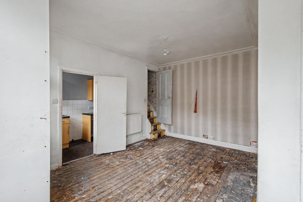 Property photo 3 of 14 15 Bexley Grove, Harehills, Leeds, West Yorkshire, Ls8 5Nz