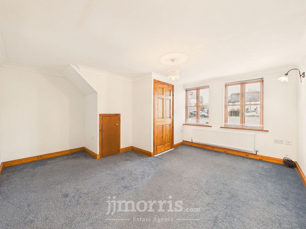 Property photo 3 of 28