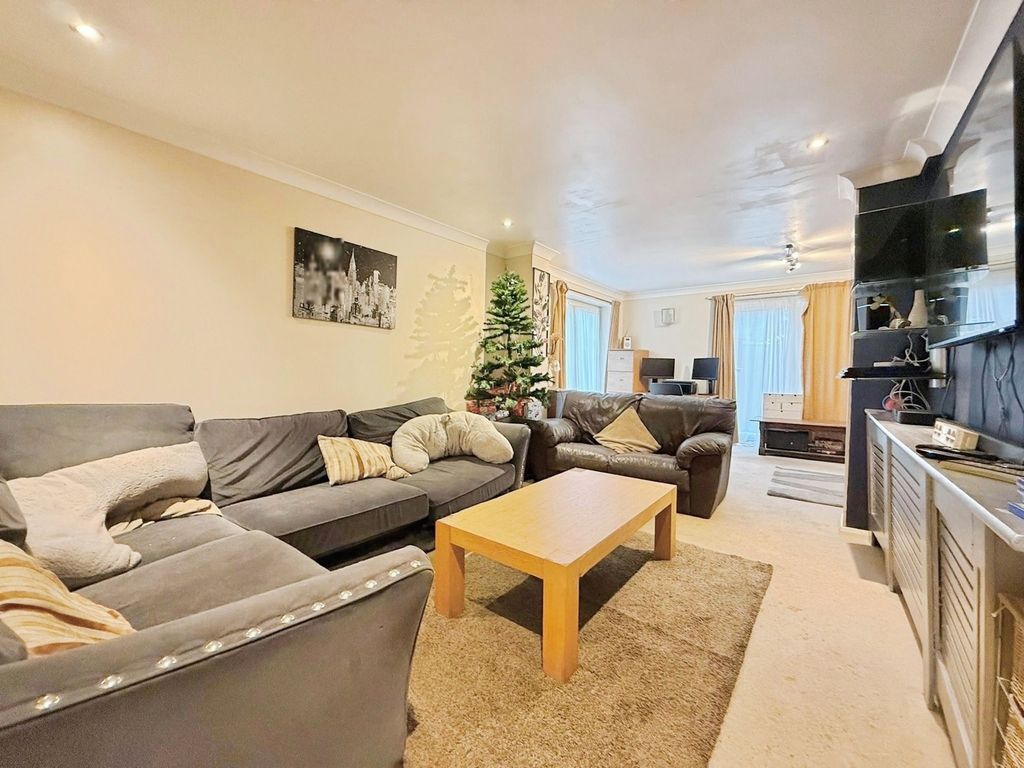 Property photo 3 of 21 Pbox-Img.Jpg