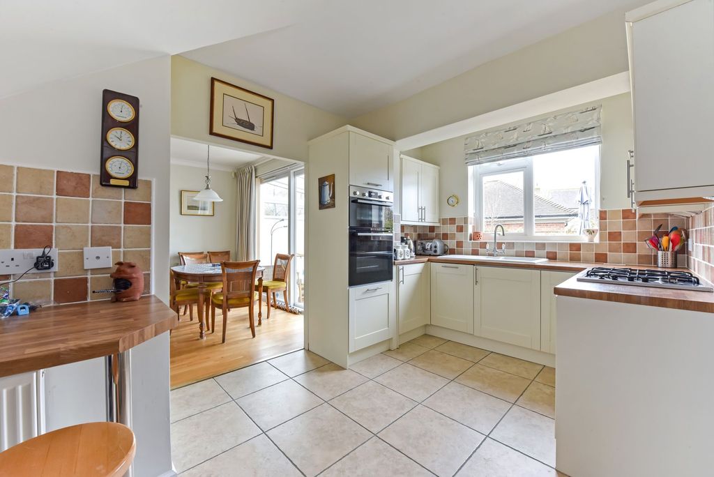 Property photo 3 of 18