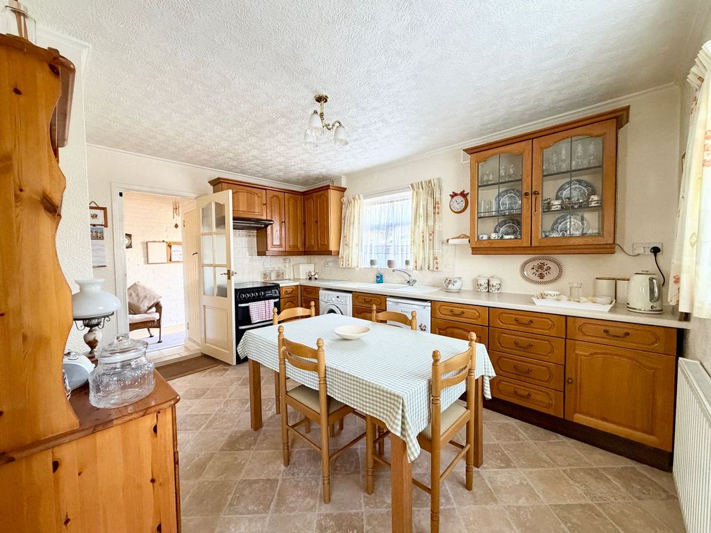 Property photo 2 of 32