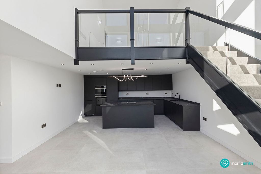 Property photo 2 of 40