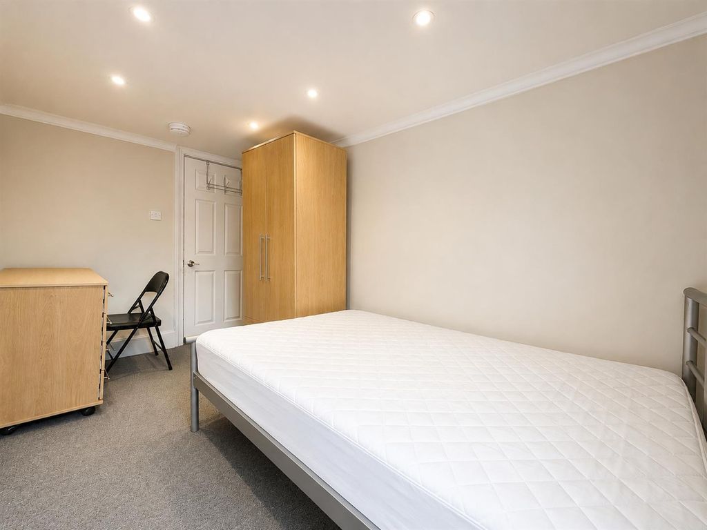 Property photo 1 of 12 Bedroom