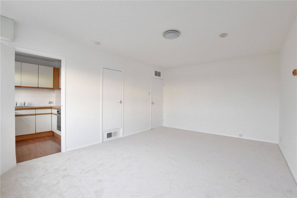 Property photo 2 of 8 Picture No. 24