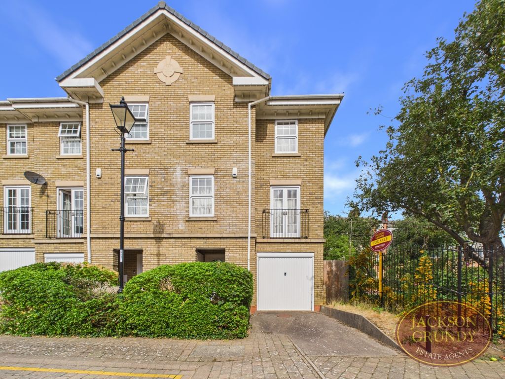 Property photo 1 of 18 Scholars Court