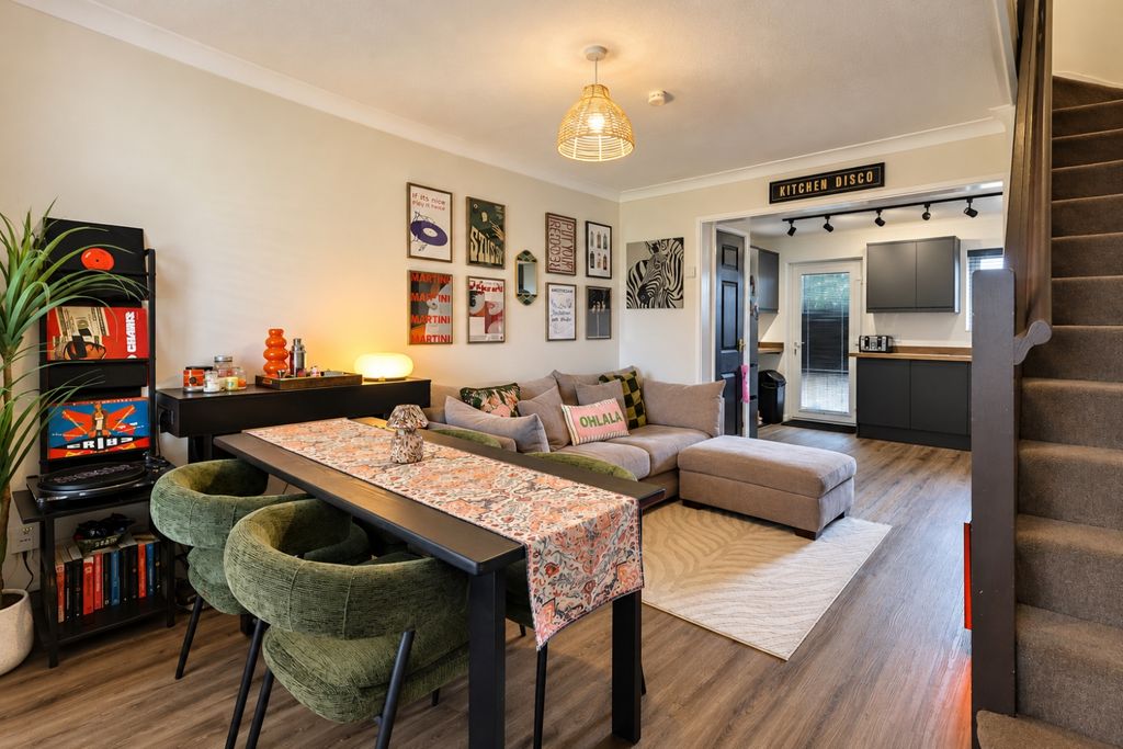 Property photo 2 of 14 Decb7891-Fcb6-4Efc-96CD-7D6C4Fcfaa20