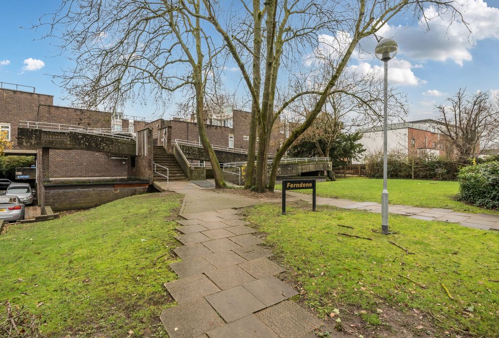 Property photo 2 of 12 1387648-18-693803...