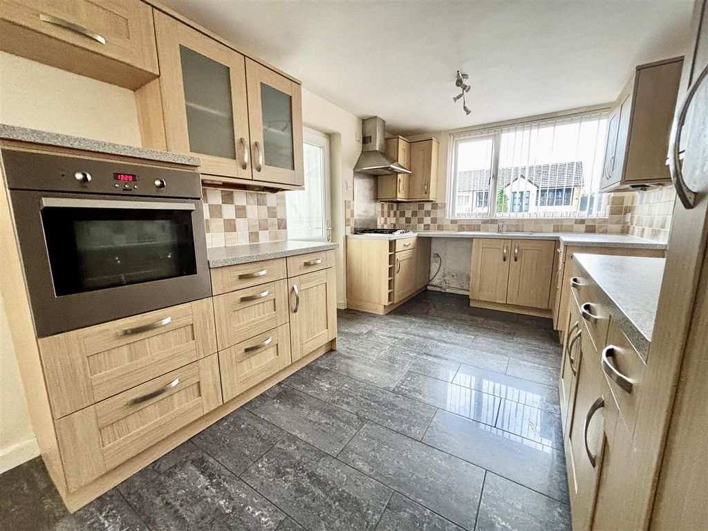Property photo 2 of 17 Kitchen/Diner