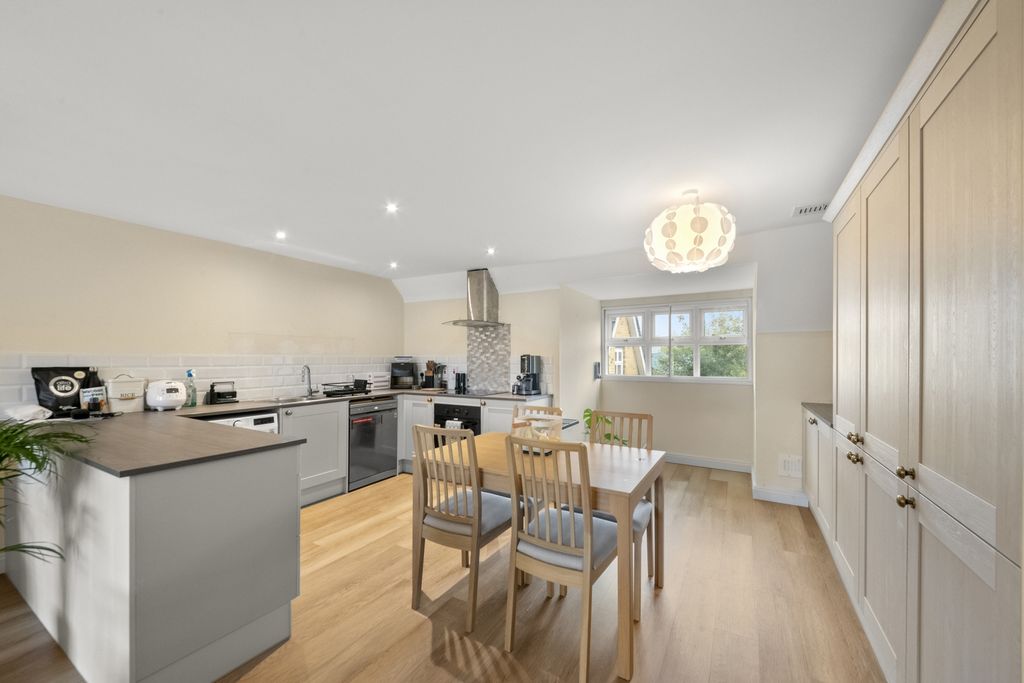 Property photo 3 of 11 Photo 5