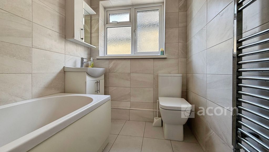 Property photo 3 of 6 01ba2Ad8--463F-B8...