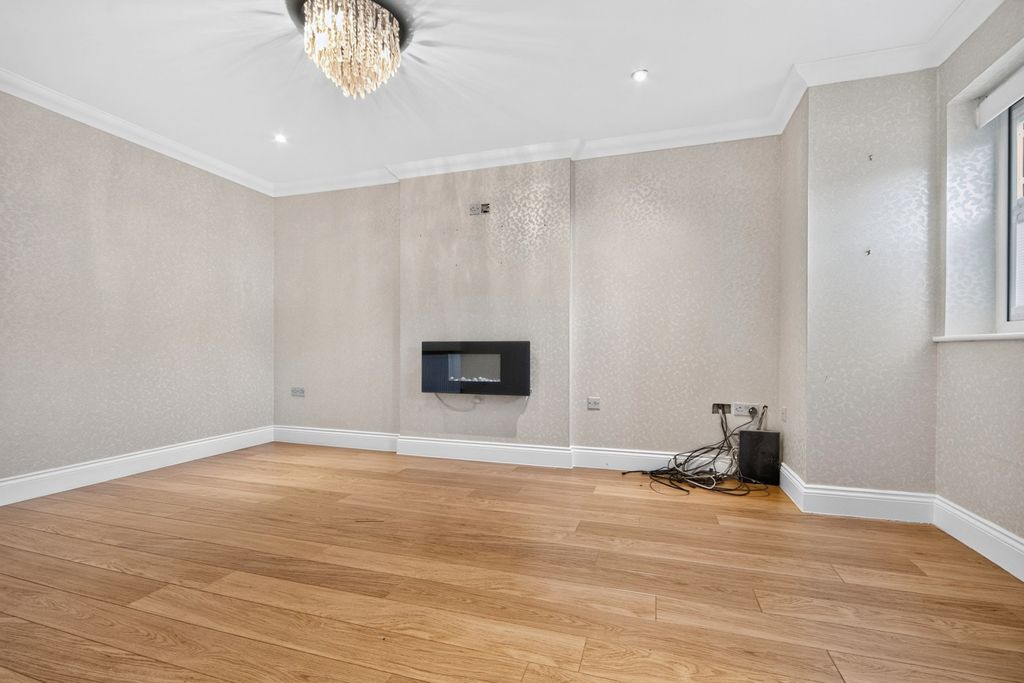 Property photo 3 of 23 Pbox-Img.Jpg