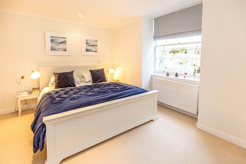 Property photo 3 of 23 Picture No. 25