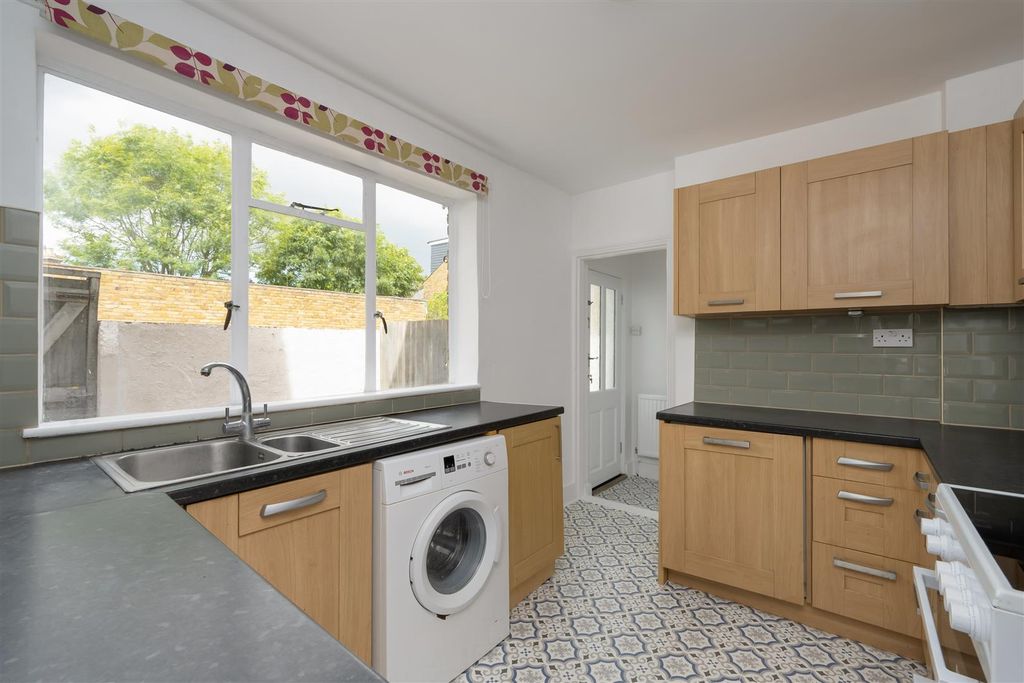 Property photo 3 of 14 Saddleton Road, Whitstable