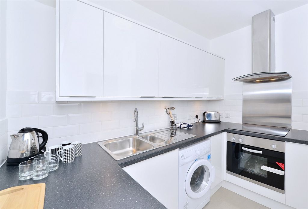 Property photo 3 of 7 Kitchen