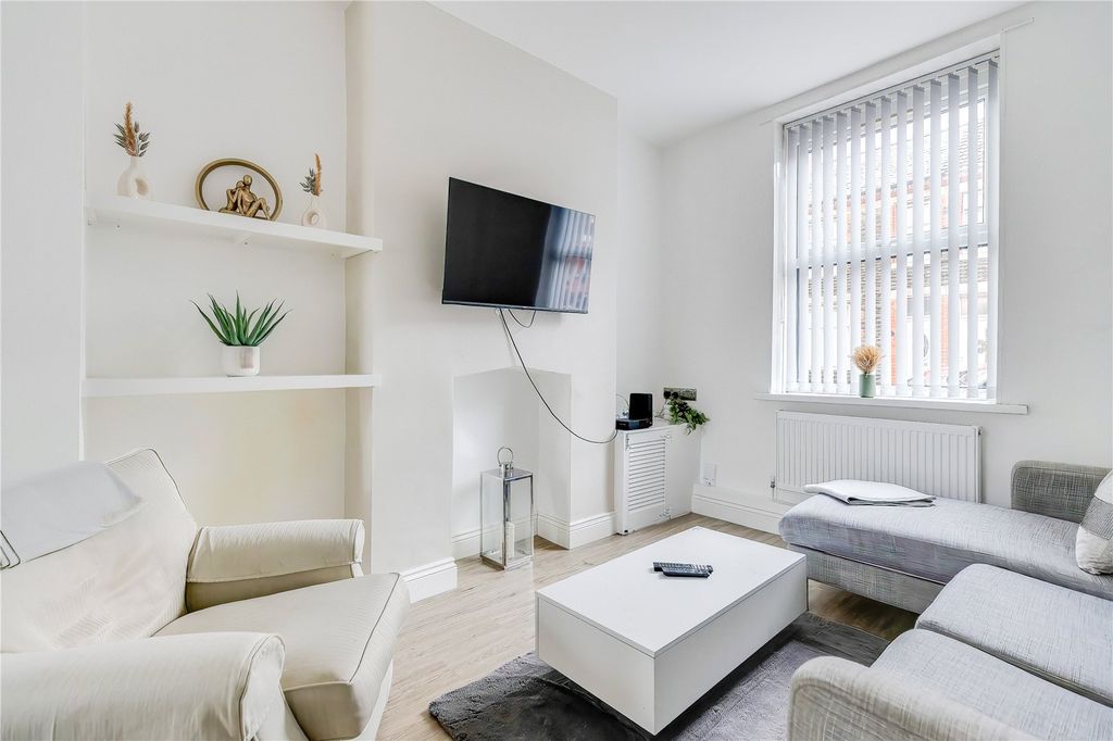 Property photo 3 of 29 Picture No. 04